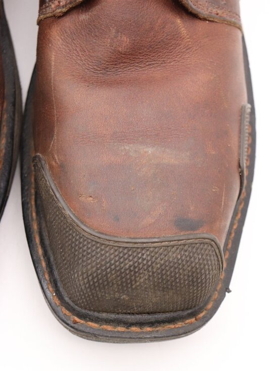Ariat 8\